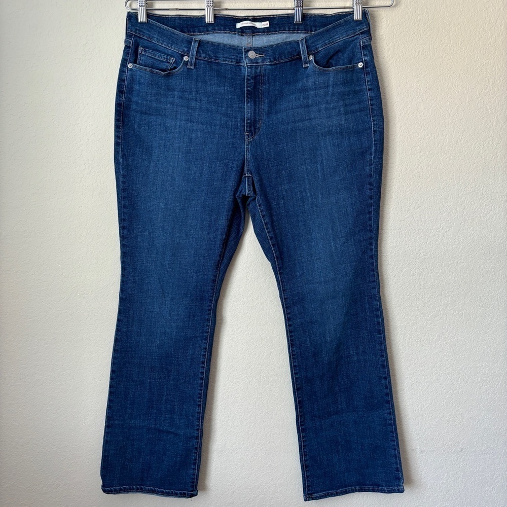 Levi's 20W Classic Bootcut Essential Denim Jeans - Picture 2 of 12